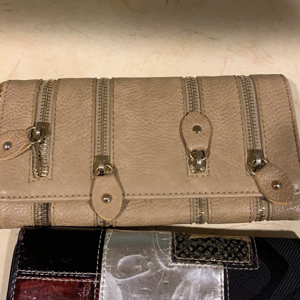 Wallets - Picture 2 of 5
